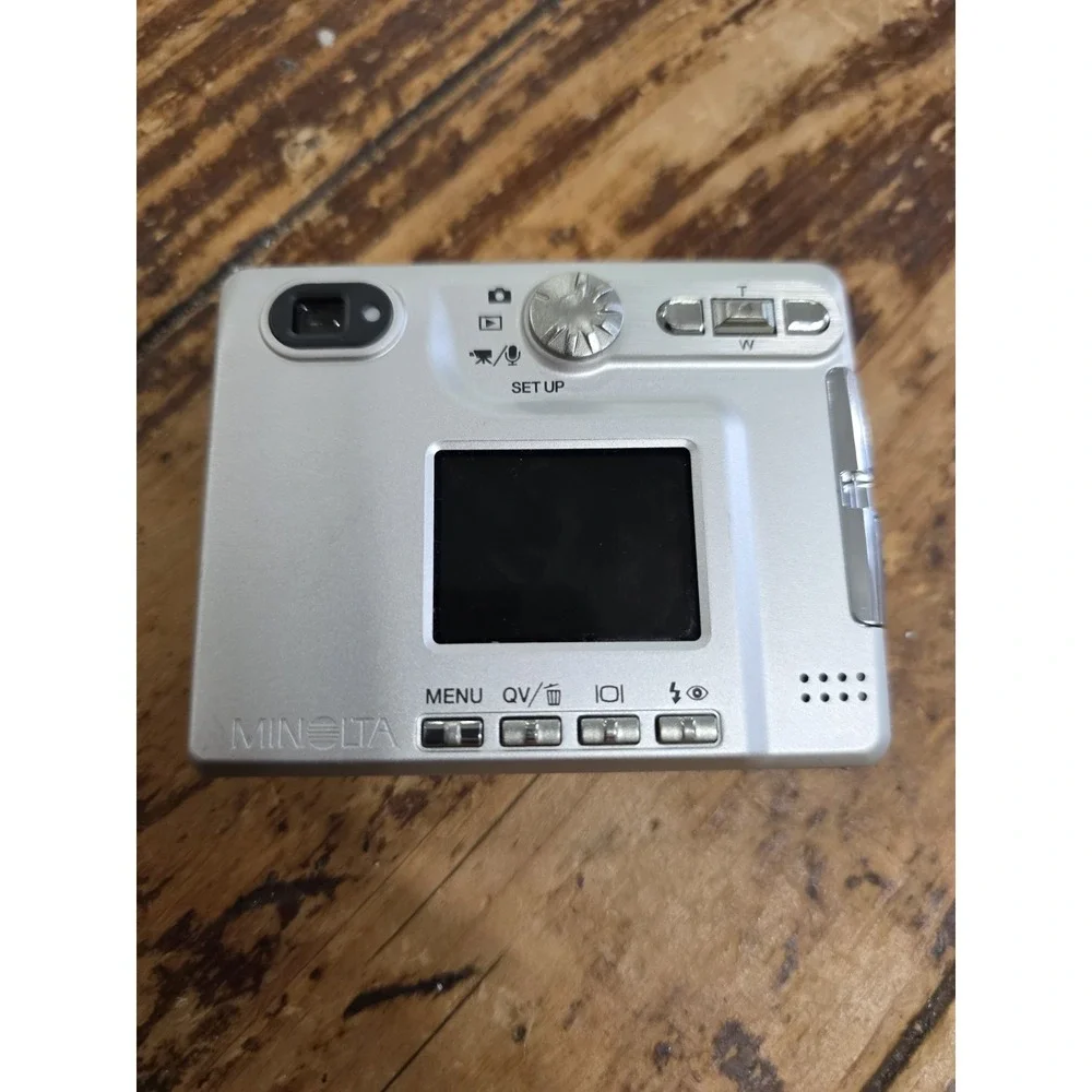 Minolta Konica DiMAGE Xt 3.2MP Digital Camera - Silver